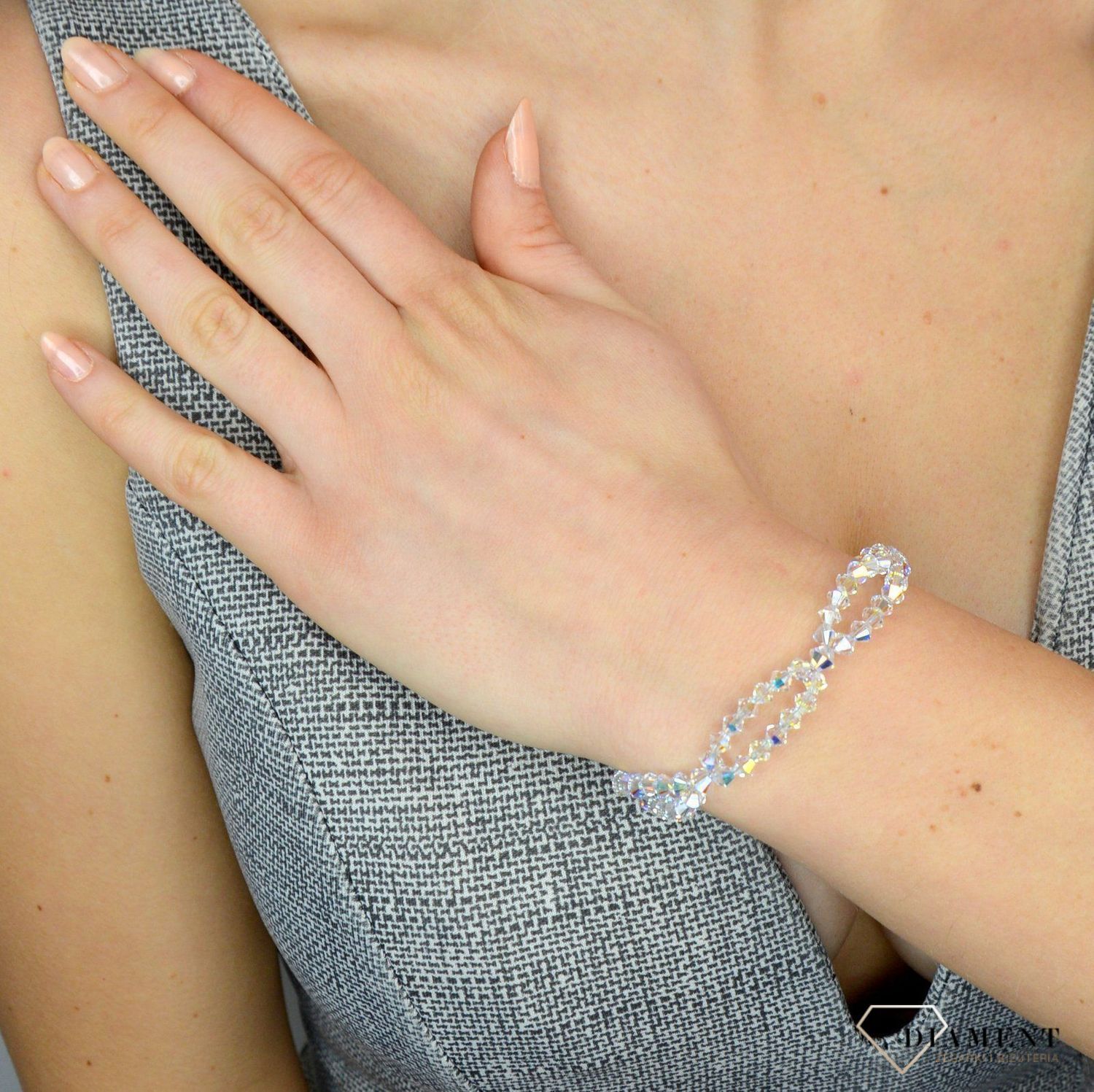 Bransoleta damska Swarovski element w kolorze opalizującym BR 485-1  wykonana ze srebra próby 925 oraz ekskluzywnych kryształów Swarovski® crystals.  Niezwykle elegancka bransoleta .  1.jpg